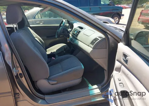 2005 Toyota Camry Std z USA, uszkodzony, nr VIN 4T1BE32K35U970060